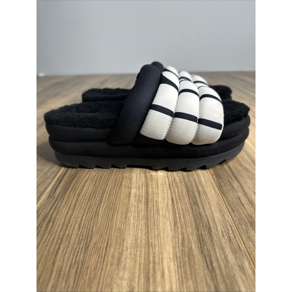 UGG Maxi Logo Slides Woman's Size 9 Black White Sandals $120 1127067